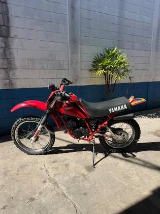 YAMAHA DT 180 YAMAHA DT 180